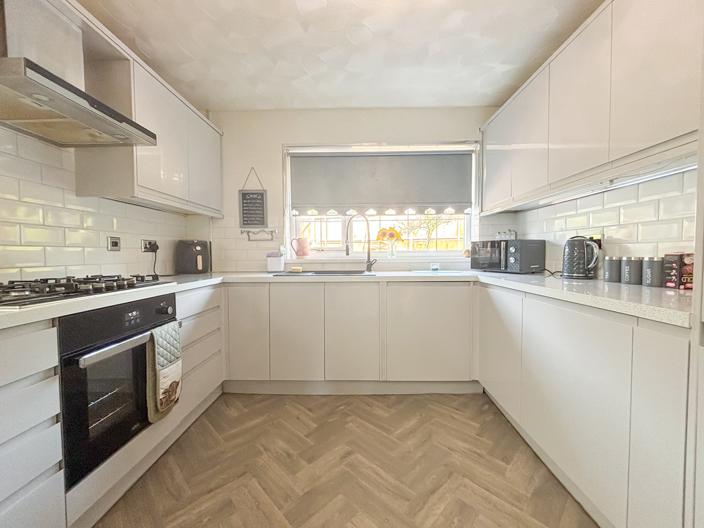 3 bed semi-detached bungalow for sale in Hillside Park, Bargoed  - Property Image 3