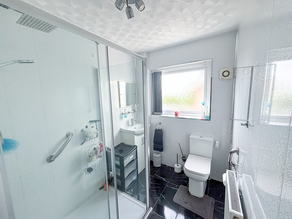 3 bed semi-detached bungalow for sale in Hillside Park, Bargoed  - Property Image 12