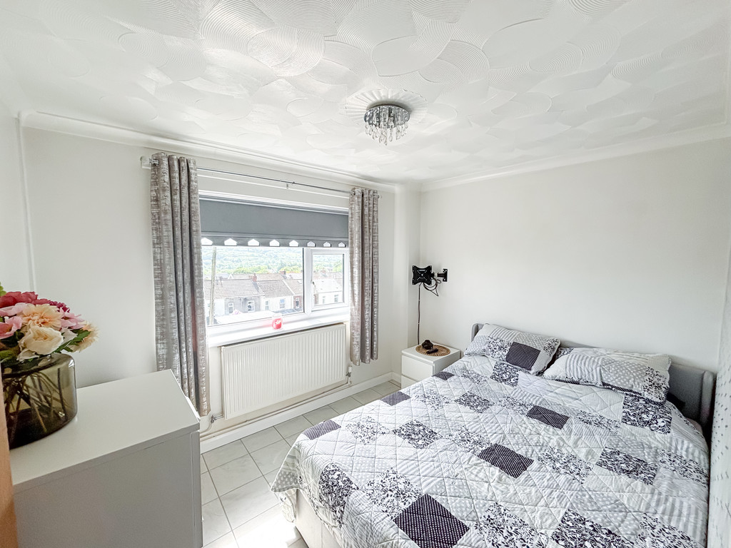3 bed semi-detached bungalow for sale in Hillside Park, Bargoed  - Property Image 21