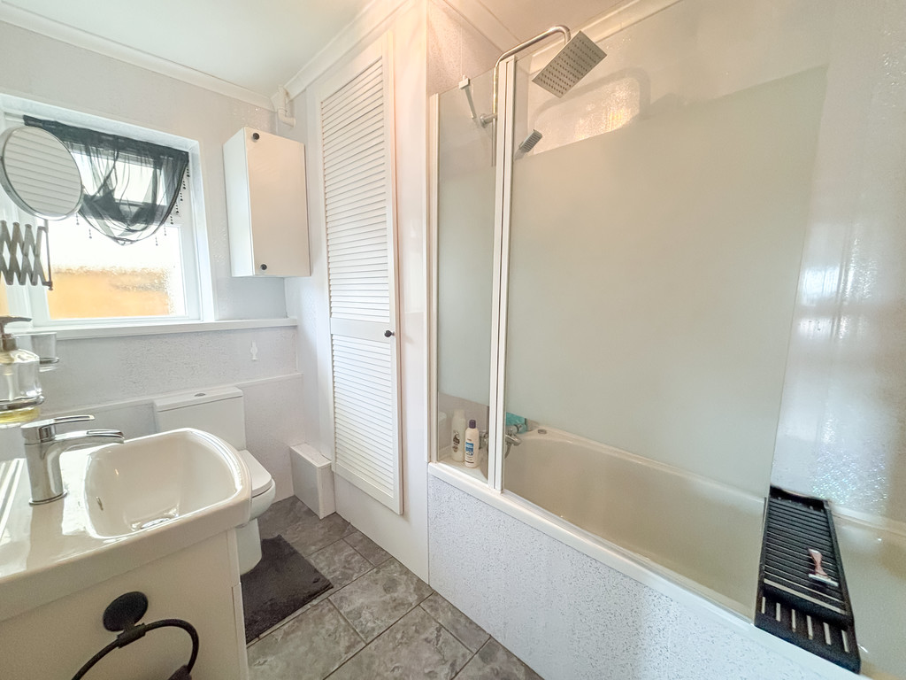 3 bed semi-detached bungalow for sale in Hillside Park, Bargoed  - Property Image 20