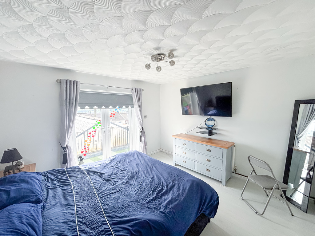 3 bed semi-detached bungalow for sale in Hillside Park, Bargoed  - Property Image 17