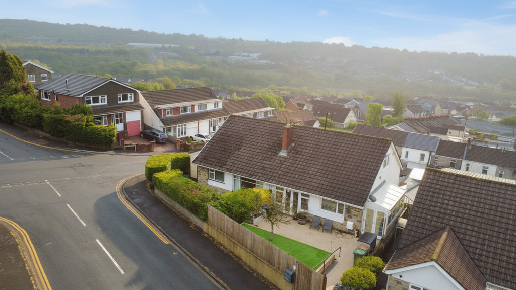 3 bed semi-detached bungalow for sale in Hillside Park, Bargoed  - Property Image 27