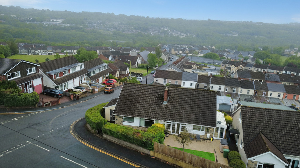 3 bed semi-detached bungalow for sale in Hillside Park, Bargoed  - Property Image 28