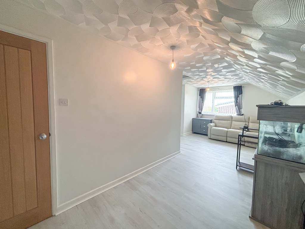 3 bed semi-detached bungalow for sale in Hillside Park, Bargoed  - Property Image 14