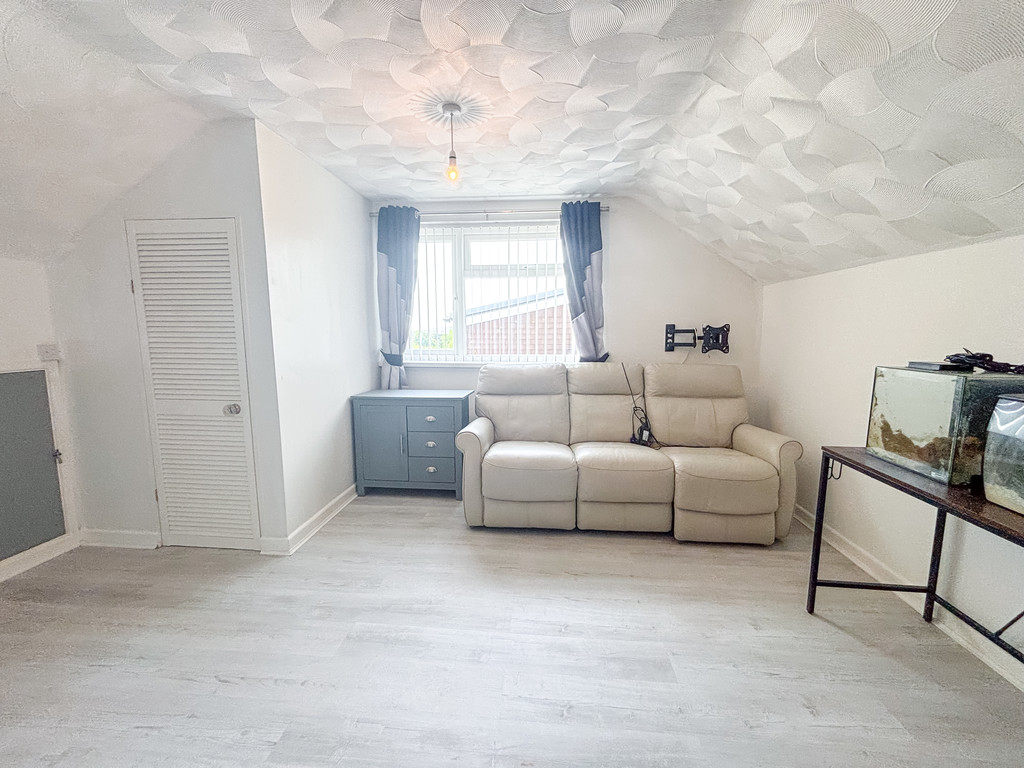 3 bed semi-detached bungalow for sale in Hillside Park, Bargoed  - Property Image 13