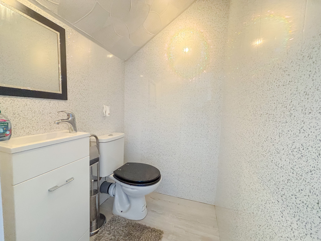 3 bed semi-detached bungalow for sale in Hillside Park, Bargoed  - Property Image 16