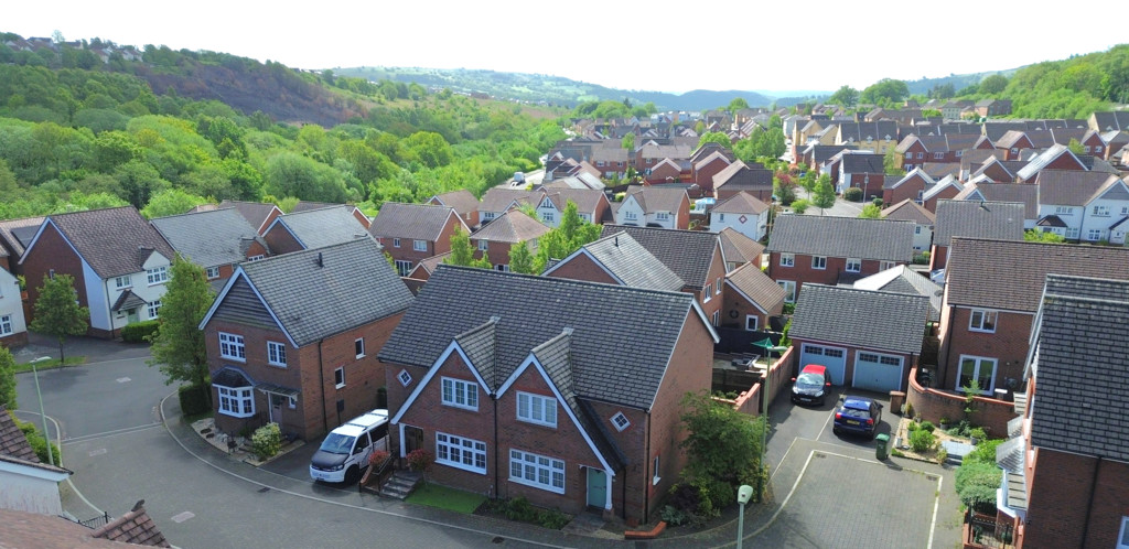 3 bed semi-detached house for sale in Osprey Drive, Penallta