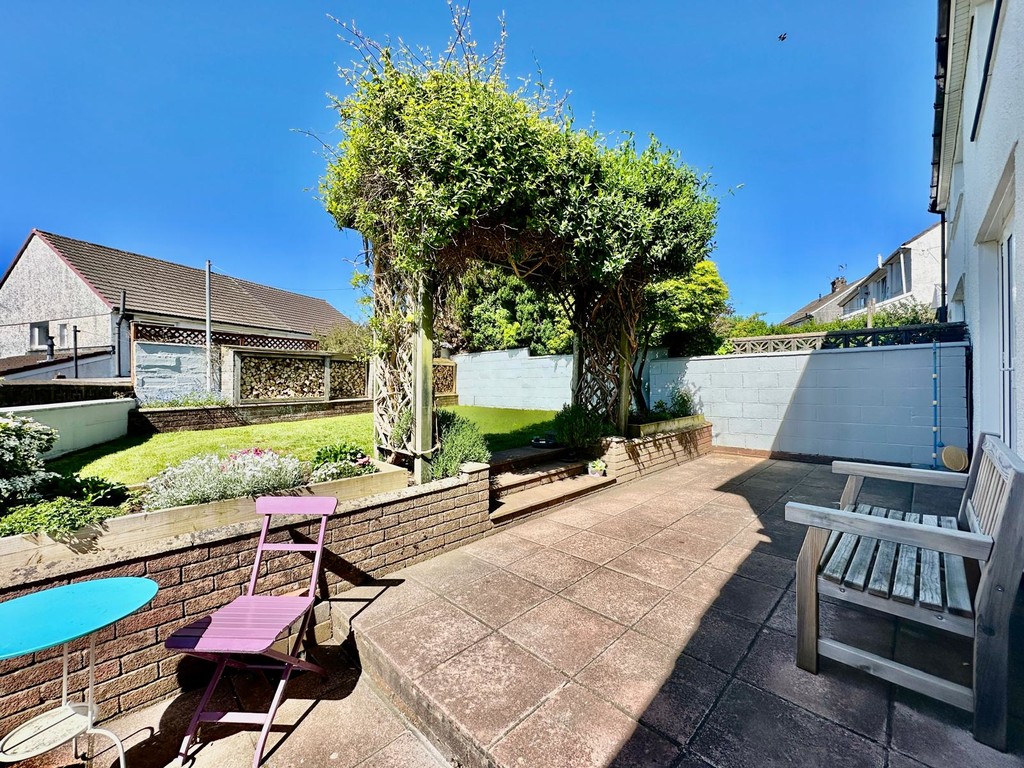 4 bed semi-detached house for sale in St. Deinols Close, Pengam  - Property Image 15