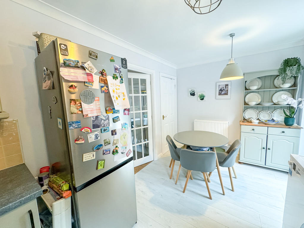 3 bed detached house for sale in Bron Las, Penpedairheol - Property Image 4