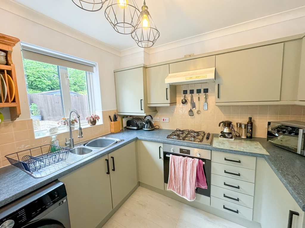 3 bed detached house for sale in Bron Las, Penpedairheol - Property Image 2