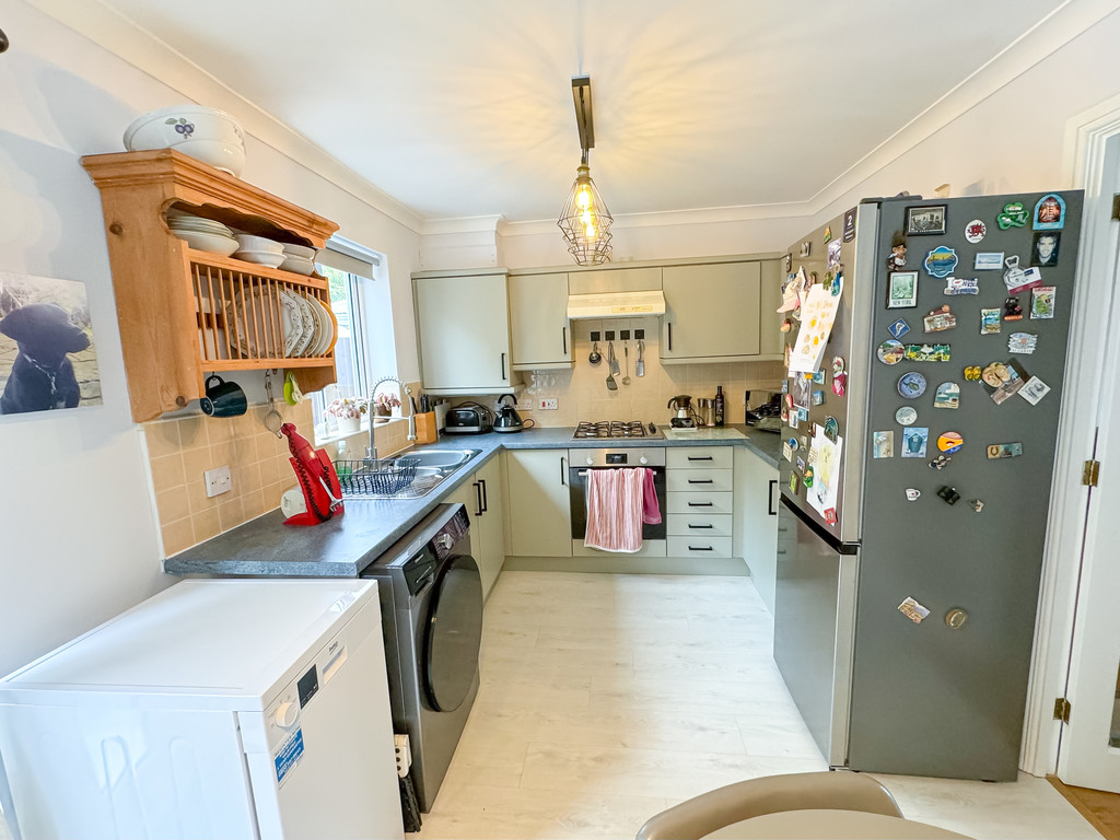 3 bed detached house for sale in Bron Las, Penpedairheol - Property Image 3