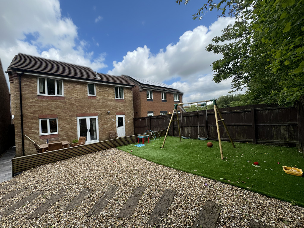 3 bed detached house for sale in Bron Las, Penpedairheol - Property Image 13