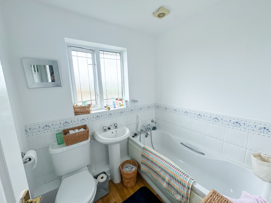 3 bed detached house for sale in Bron Las, Penpedairheol - Property Image 12
