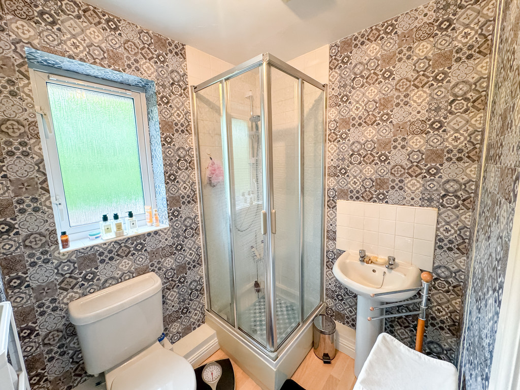 3 bed detached house for sale in Bron Las, Penpedairheol - Property Image 9
