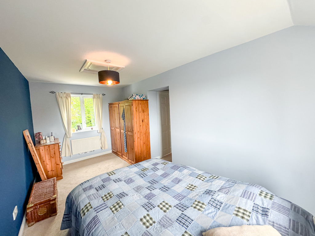3 bed detached house for sale in Bron Las, Penpedairheol - Property Image 8