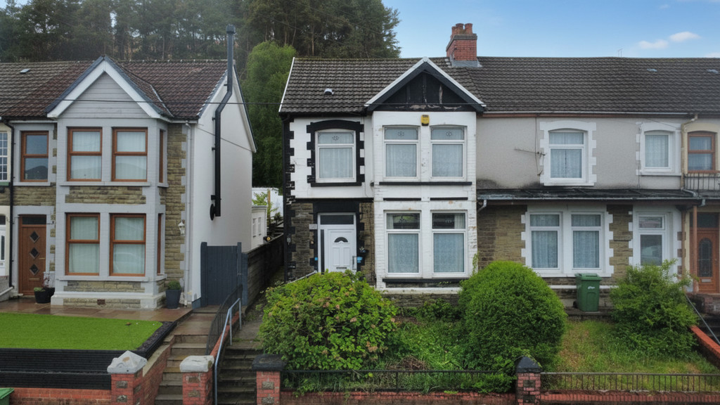 4 bed end of terrace house for sale in Southend Terrace, Pontlottyn, Bargoed