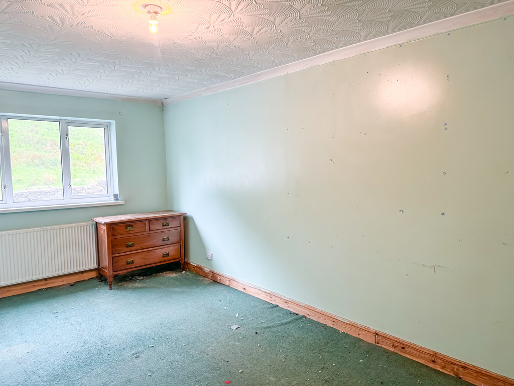 4 bed end of terrace house for sale in Southend Terrace, Pontlottyn, Bargoed - Property Image 8