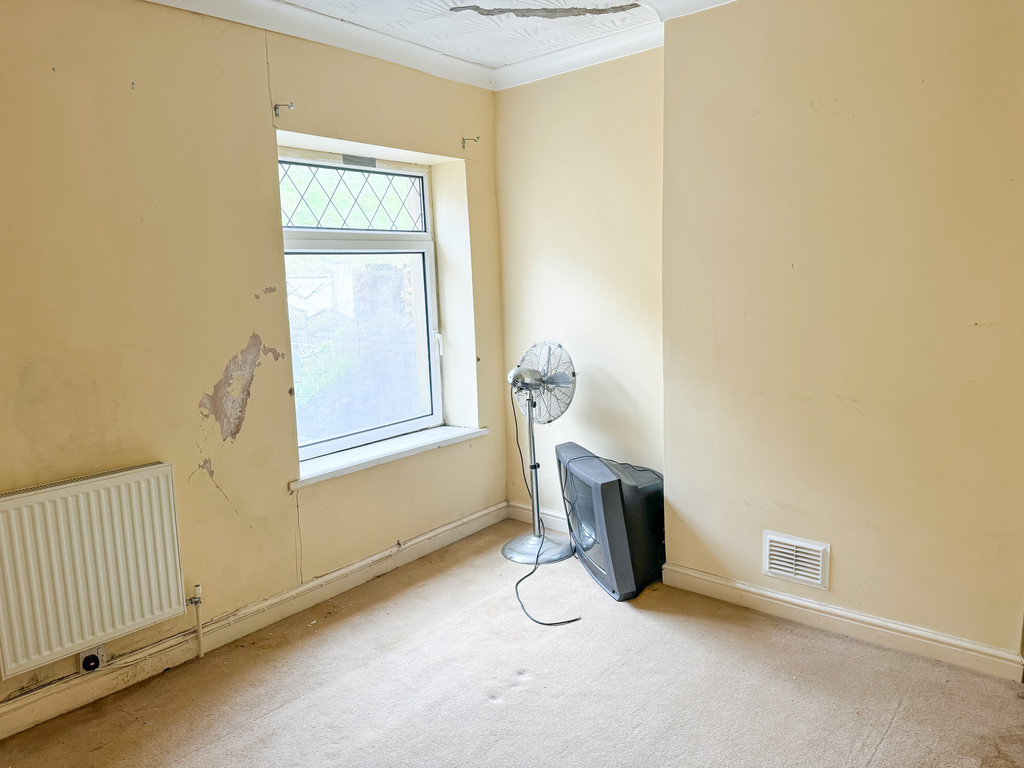 4 bed end of terrace house for sale in Southend Terrace, Pontlottyn, Bargoed - Property Image 5