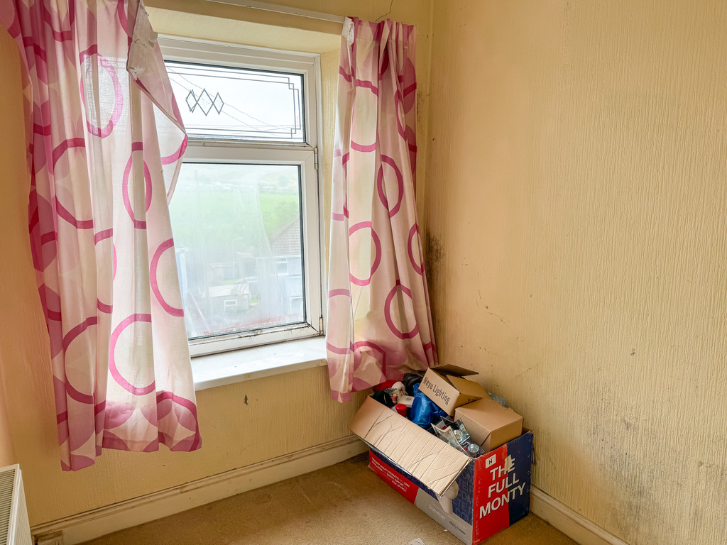 4 bed end of terrace house for sale in Southend Terrace, Pontlottyn, Bargoed - Property Image 7