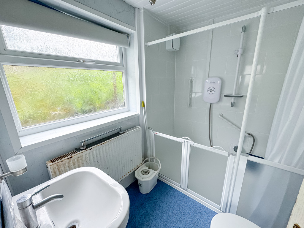 4 bed end of terrace house for sale in Southend Terrace, Pontlottyn, Bargoed - Property Image 9