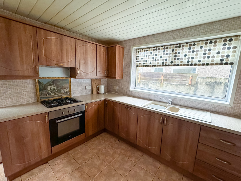 4 bed end of terrace house for sale in Southend Terrace, Pontlottyn, Bargoed - Property Image 2