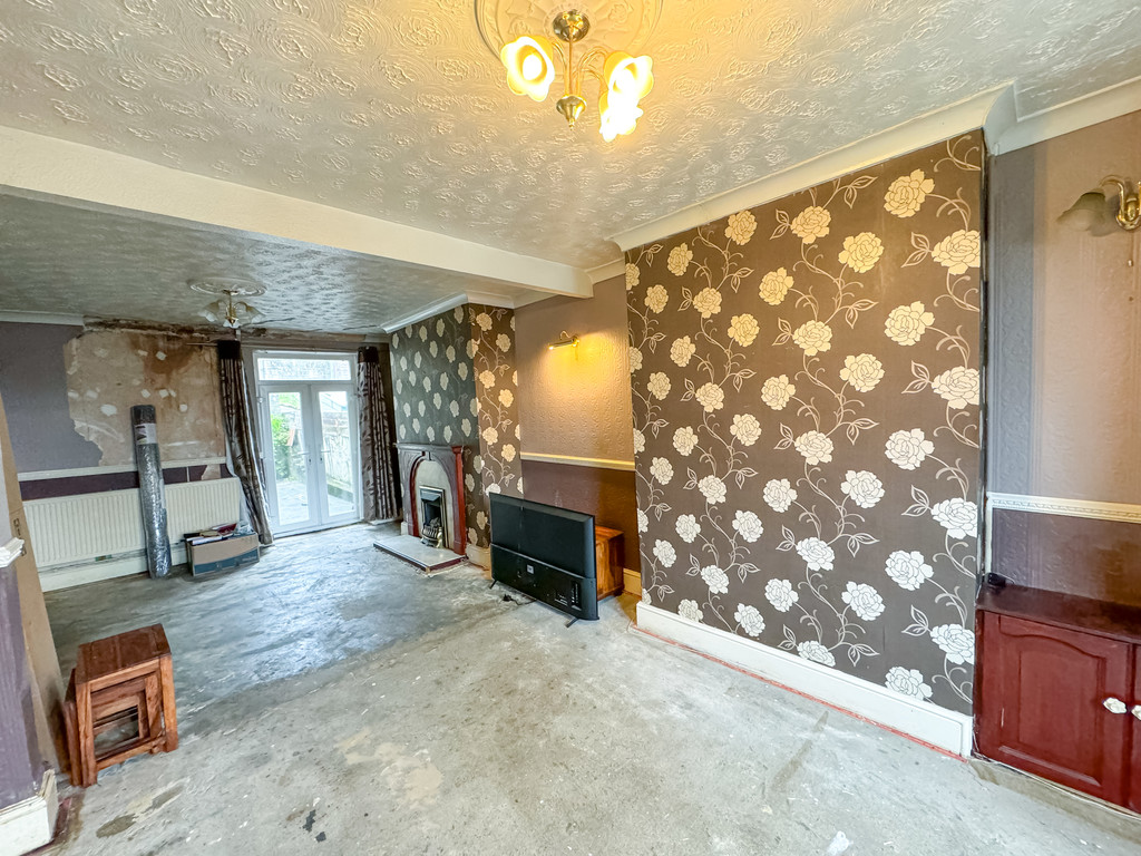 4 bed end of terrace house for sale in Southend Terrace, Pontlottyn, Bargoed - Property Image 4