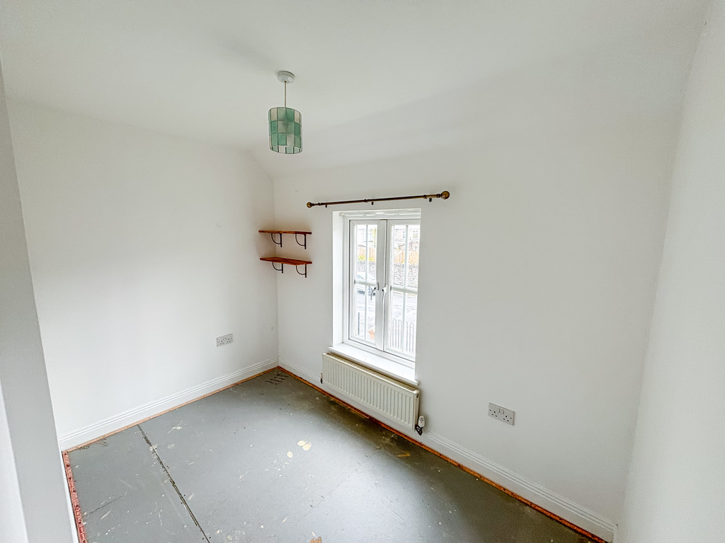 3 bed semi-detached house for sale in Roman Gate, Penpedairheol - Property Image 13