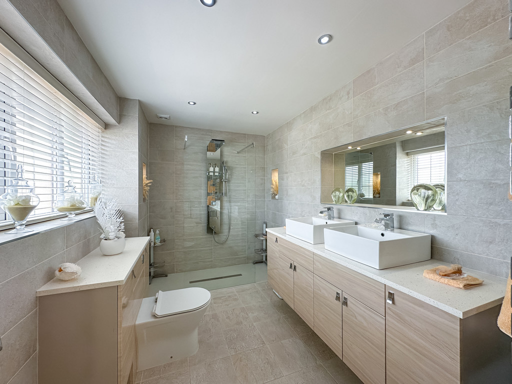 5 bed detached house for sale in Gellideg Lane, Maesycwmmer  - Property Image 18