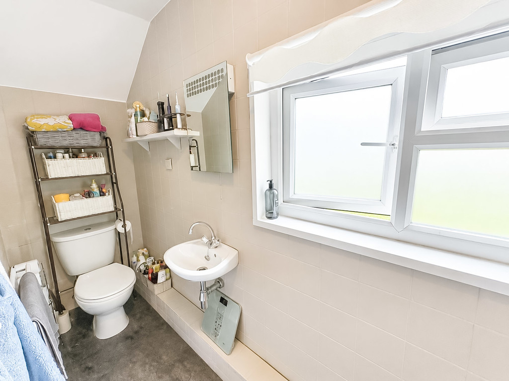 2 bed semi-detached bungalow for sale in Forest Avenue, Cefn Hengoed - Property Image 7