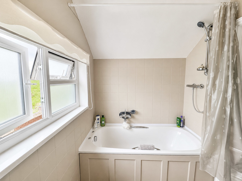 2 bed semi-detached bungalow for sale in Forest Avenue, Cefn Hengoed - Property Image 8