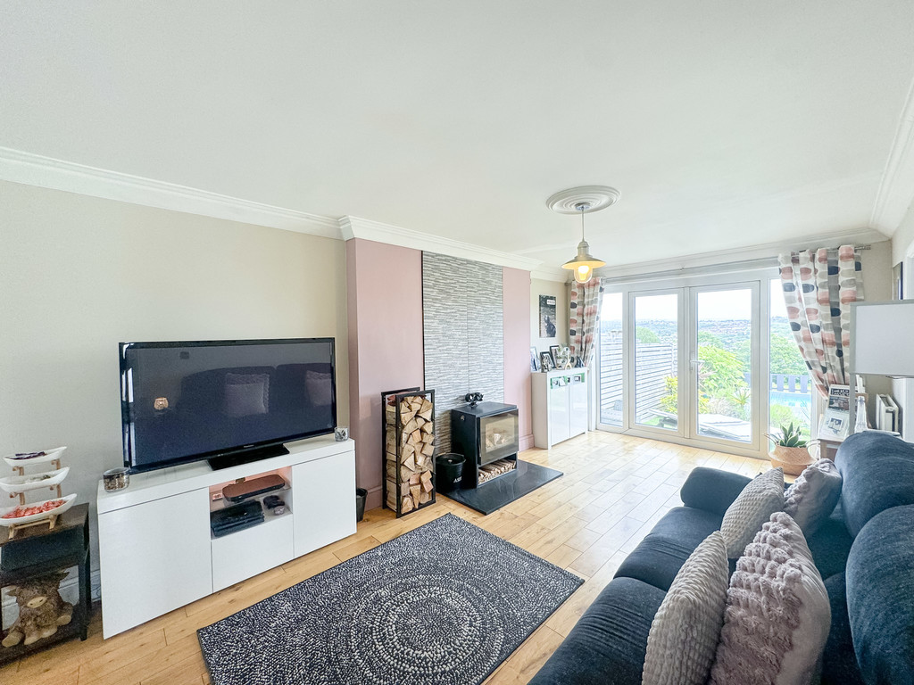 2 bed semi-detached bungalow for sale in Forest Avenue, Cefn Hengoed - Property Image 5