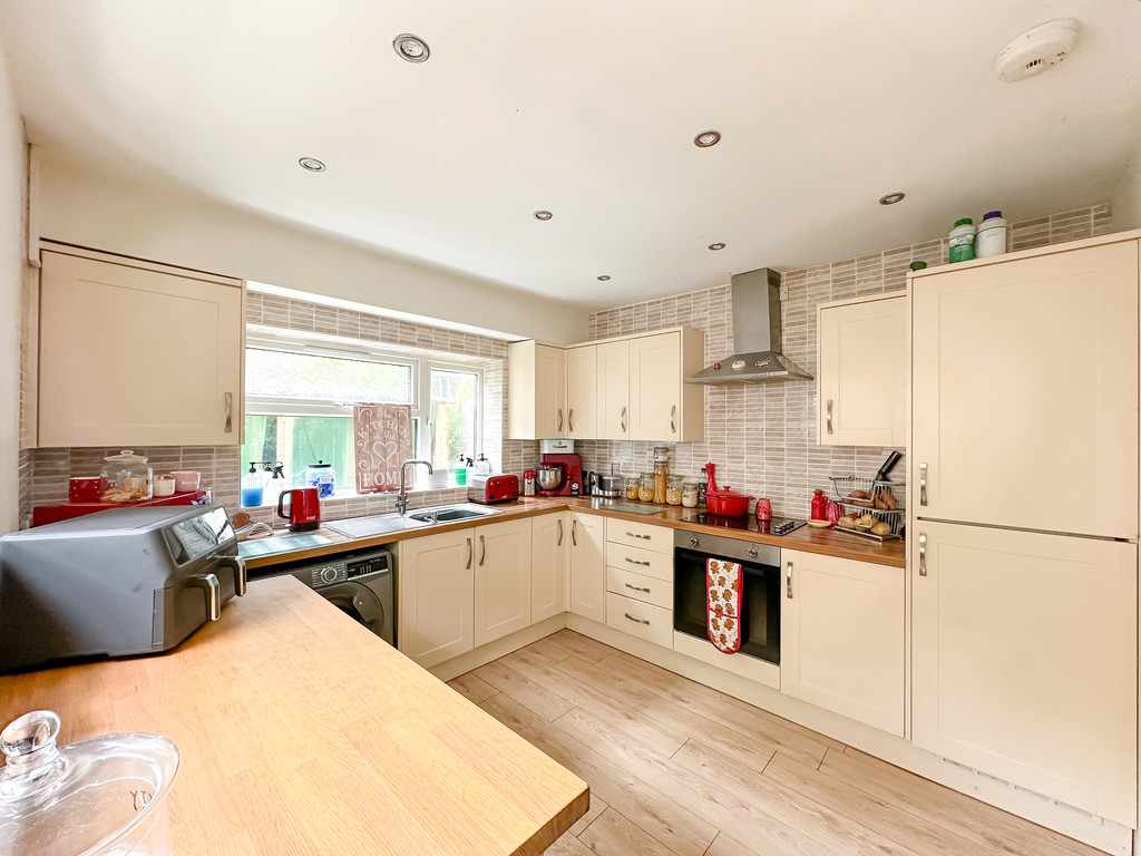 3 bed terraced house for sale in New Road, Argoed - Property Image 3