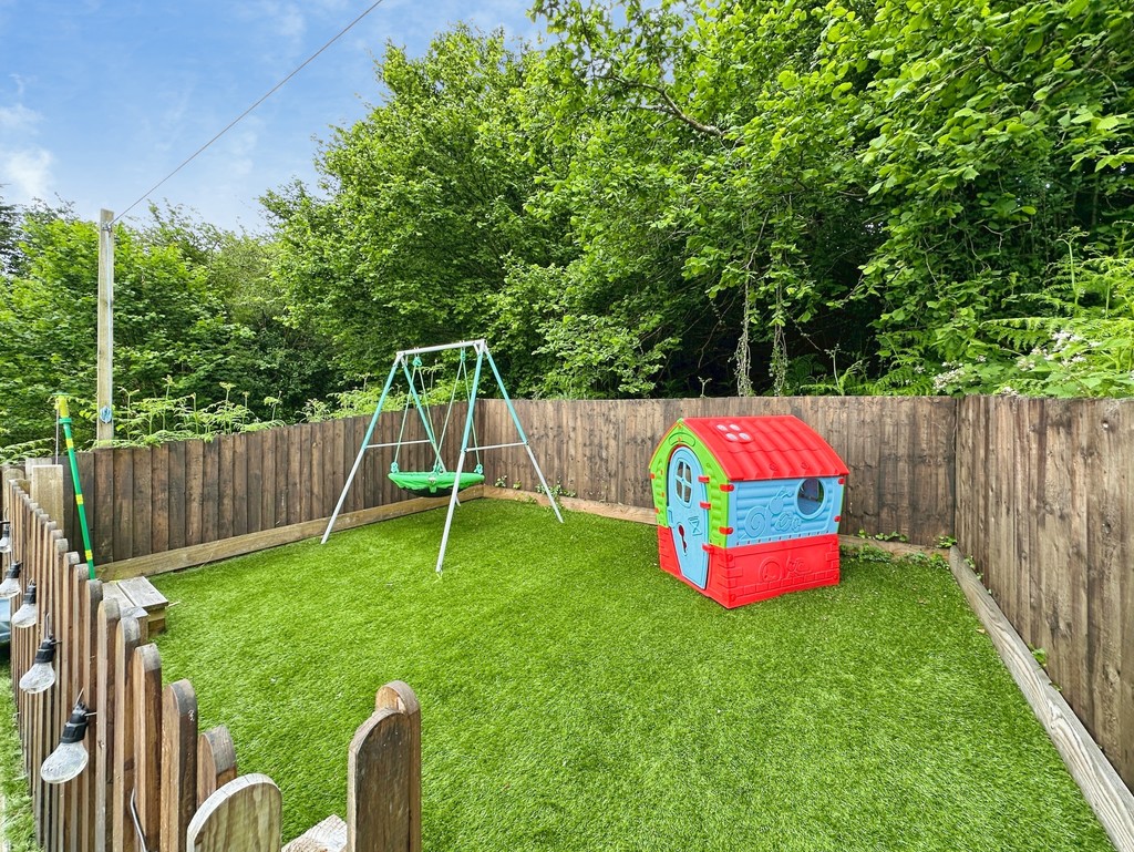 3 bed terraced house for sale in New Road, Argoed - Property Image 17