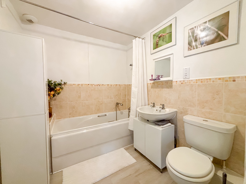 1 bed ground floor flat for sale in Buzzard Way, Penallta, Hengoed  - Property Image 12