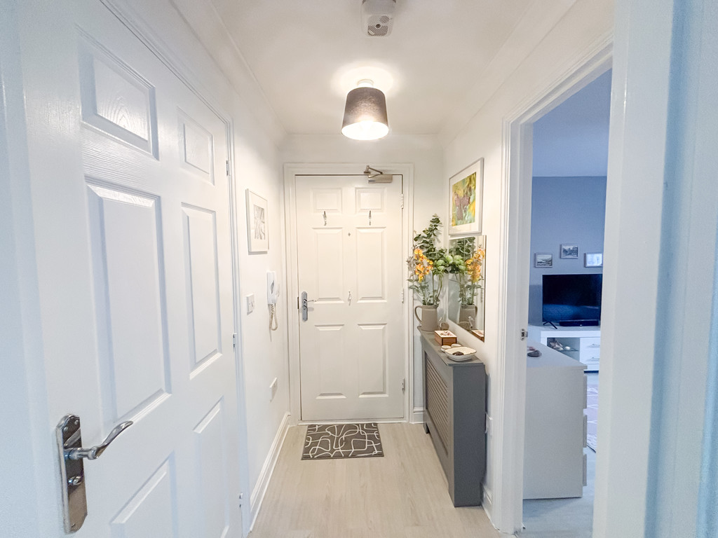 1 bed ground floor flat for sale in Buzzard Way, Penallta, Hengoed  - Property Image 4