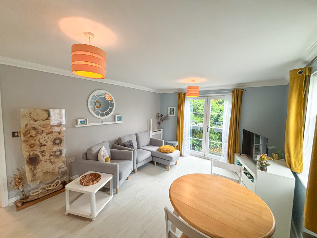 1 bed ground floor flat for sale in Buzzard Way, Penallta, Hengoed  - Property Image 5