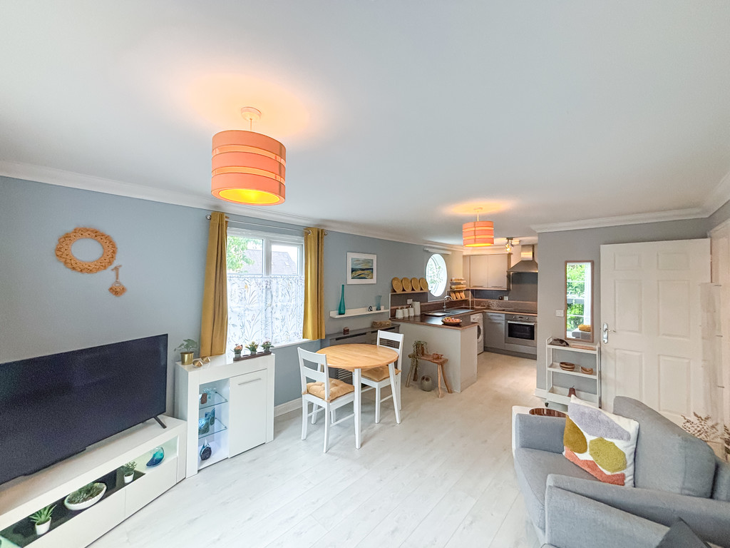 1 bed ground floor flat for sale in Buzzard Way, Penallta, Hengoed  - Property Image 6