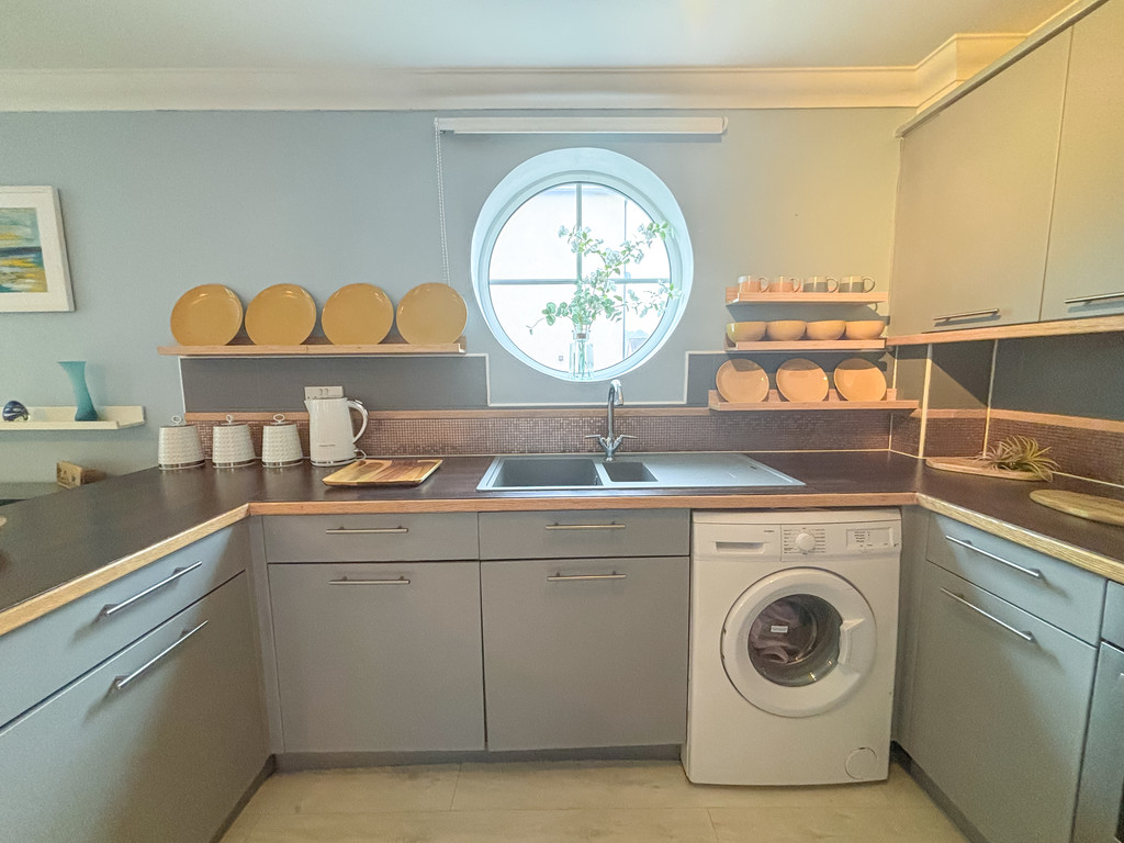 1 bed ground floor flat for sale in Buzzard Way, Penallta, Hengoed  - Property Image 8