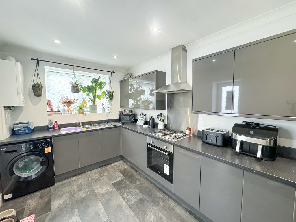 3 bed terraced house for sale in Bontnewydd Terrace, Trelewis - Property Image 3