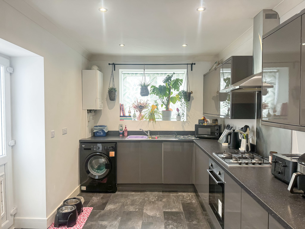 3 bed terraced house for sale in Bontnewydd Terrace, Trelewis - Property Image 6