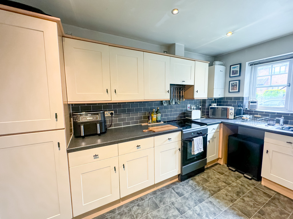 3 bed semi-detached house for sale in Mount Pleasant, Penpedairheol - Property Image 5