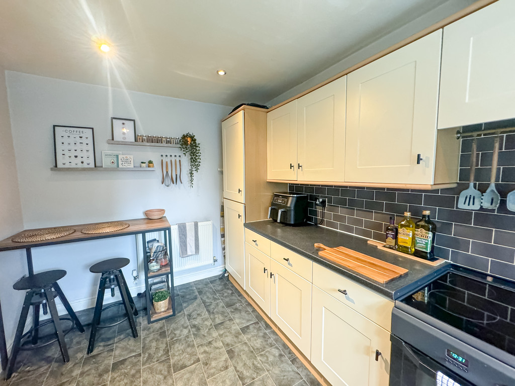 3 bed semi-detached house for sale in Mount Pleasant, Penpedairheol - Property Image 4