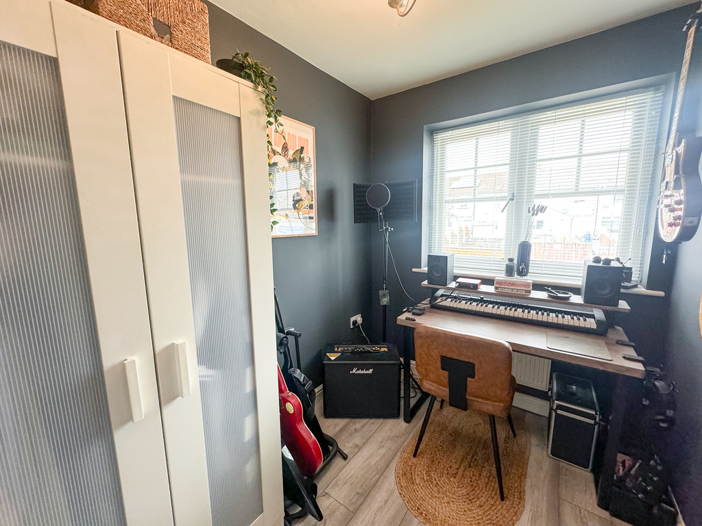 3 bed semi-detached house for sale in Mount Pleasant, Penpedairheol - Property Image 11