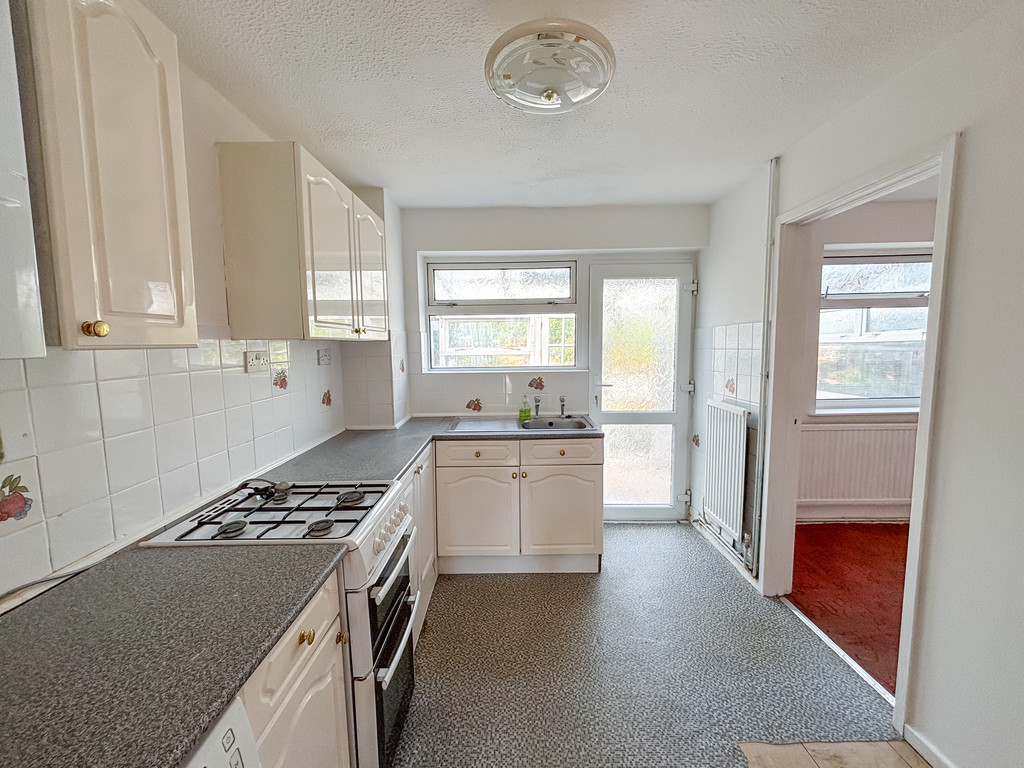 3 bed semi-detached house for sale in Rhosili Road, Cefn Hengoed  - Property Image 6