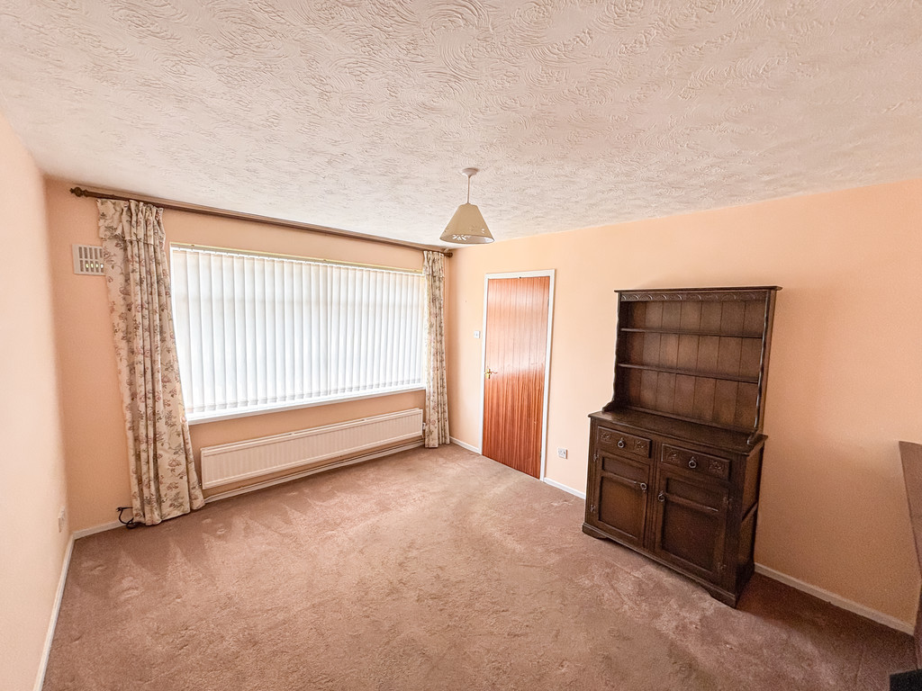 3 bed semi-detached house for sale in Rhosili Road, Cefn Hengoed  - Property Image 5
