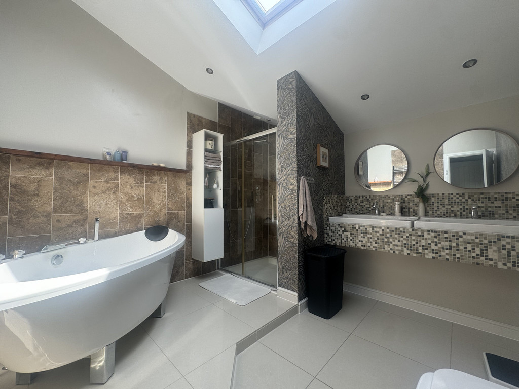 4 bed detached bungalow for sale in Hengoed Avenue, Cefn Hengoed  - Property Image 22