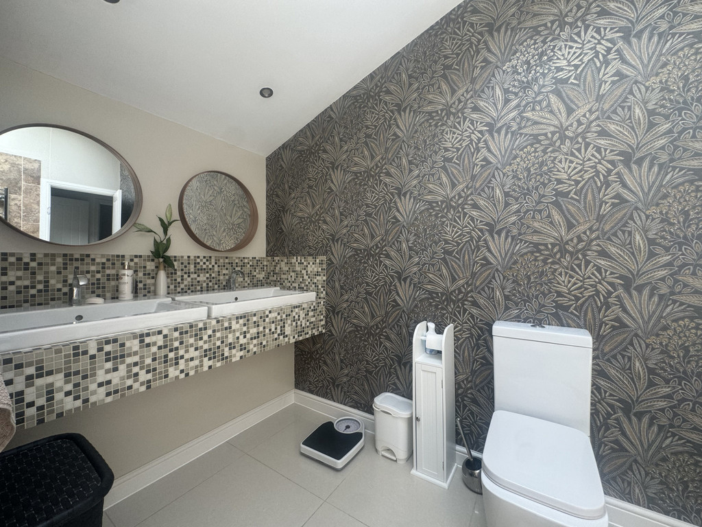 4 bed detached bungalow for sale in Hengoed Avenue, Cefn Hengoed  - Property Image 23