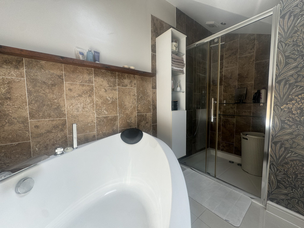 4 bed detached bungalow for sale in Hengoed Avenue, Cefn Hengoed  - Property Image 24