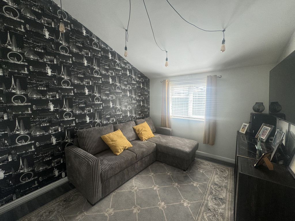4 bed detached bungalow for sale in Hengoed Avenue, Cefn Hengoed  - Property Image 5