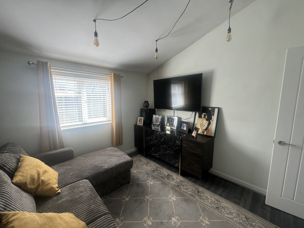 4 bed detached bungalow for sale in Hengoed Avenue, Cefn Hengoed  - Property Image 6